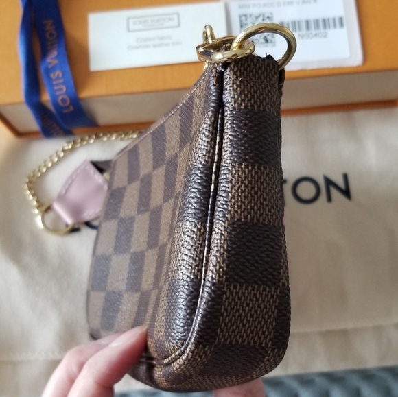 Louis Vuitton Mini Pochette Christmas 2020 edition - Picture 12 of 16